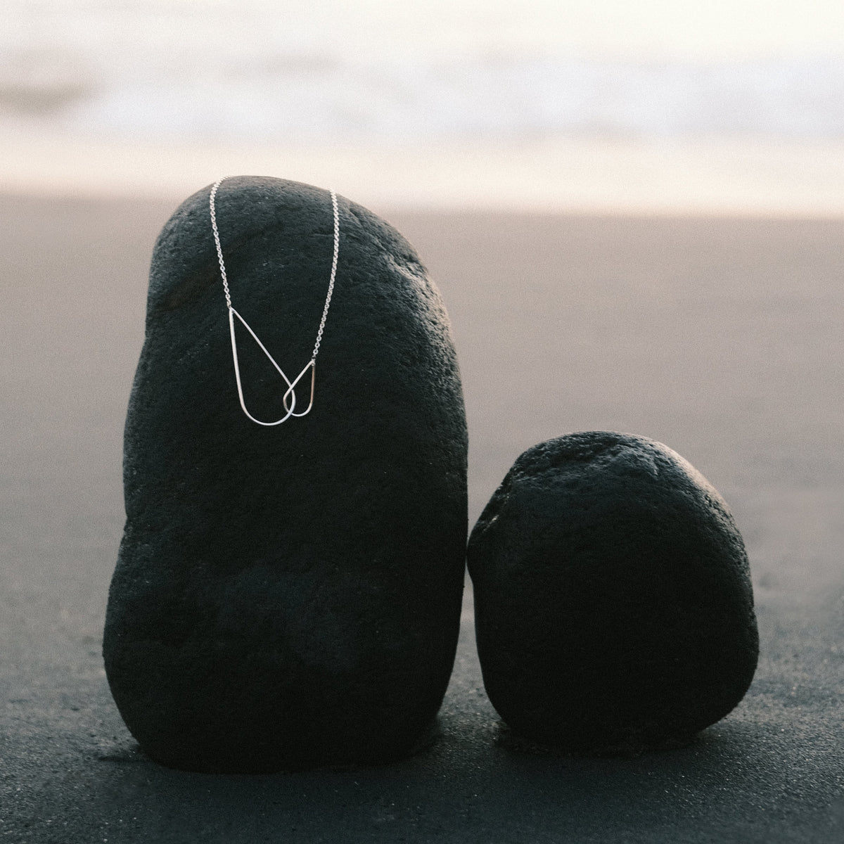 Collier Raindrops en argent par la créatrice Aurore Havenne