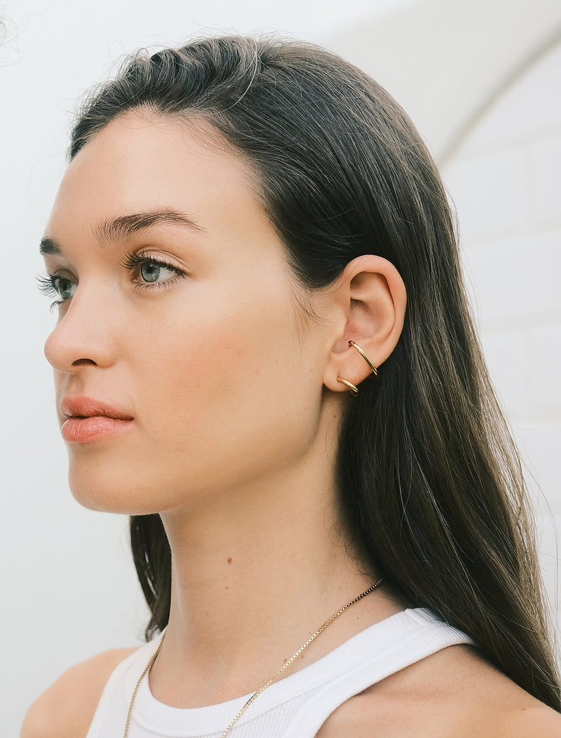 Valeria Rudenko porte la boucle d'oreille Gloria par designer Aurore Havenne
