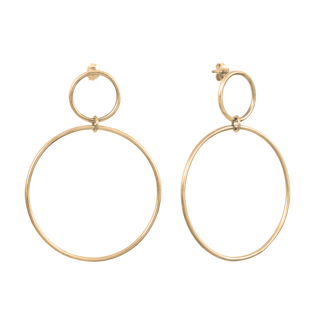 Les boucles d'oreilles minimalistes Calista Nue vermeil, les boucles d'oreilles idéales de jour comme de nuit.
