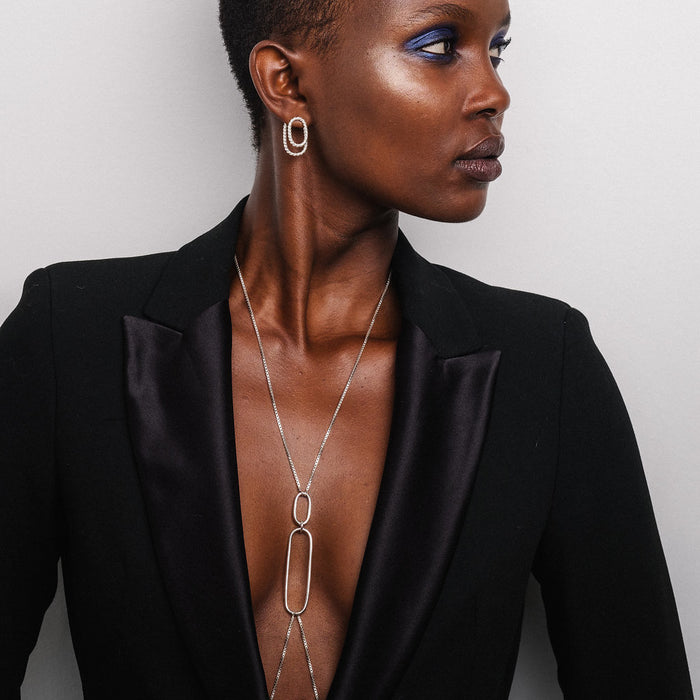 Chaine pour le corps en argent de la créatrice Aurore Havenne, pour accessoiriser vos looks