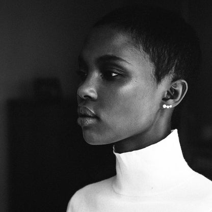 Petites boucles d'oreilles en argent avec 3 perles, la paire idéale pour les célébrations