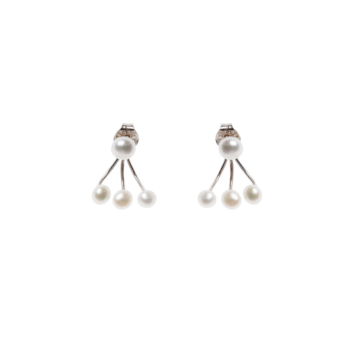 Boucles d'oreilles en argent avec 4 petites perles, véritable indispensable pour les mariages