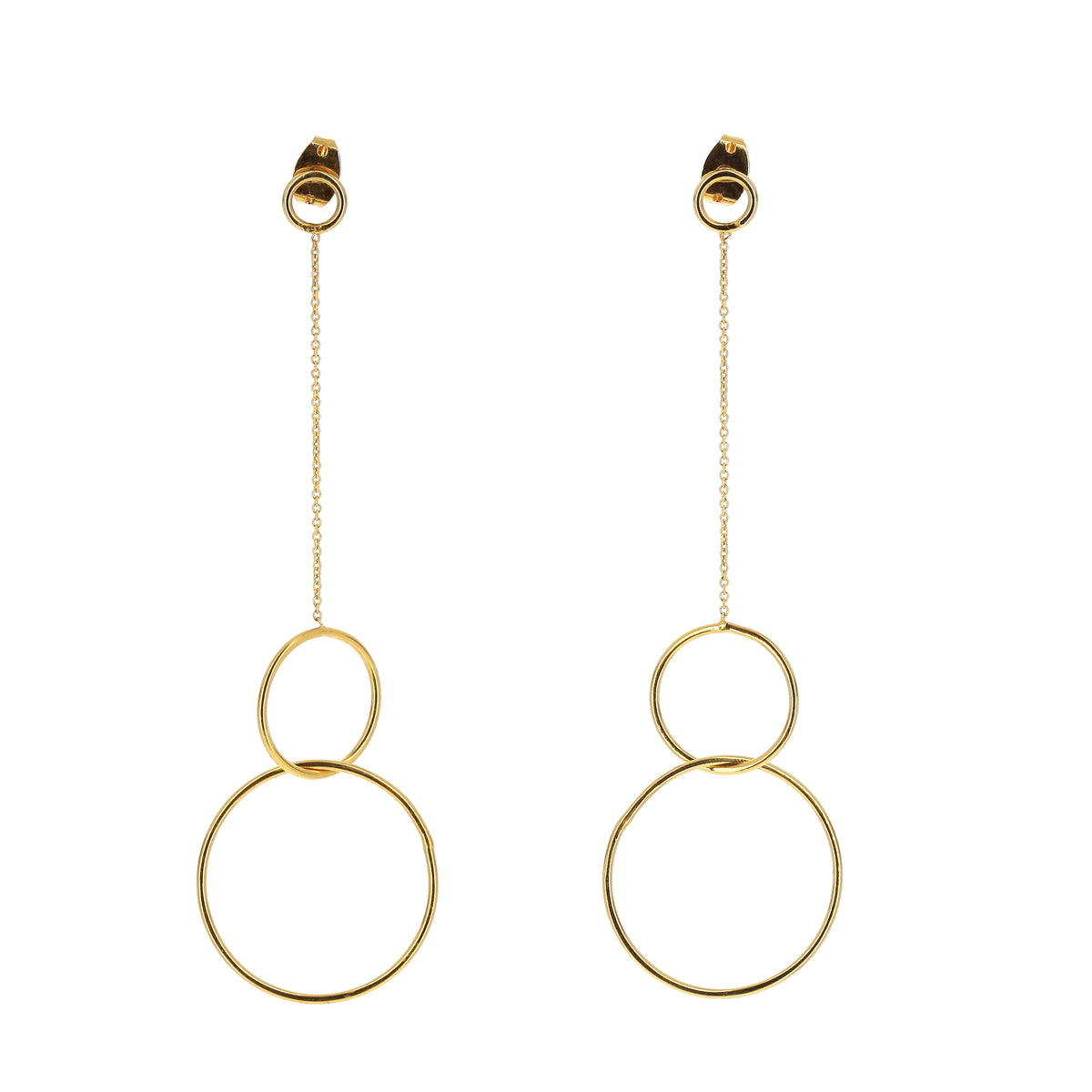 The gold plated silver Trinity earrings consist of a gold plated silver chain and two intertwining circles.