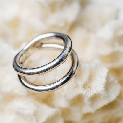 bague infinity en argent unisexe pour homme et femme, bijoux minimalistes et élégants, créations belges et artisanales